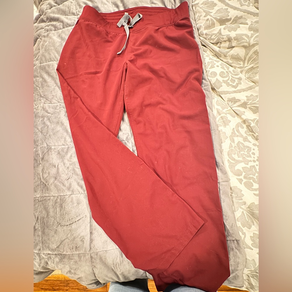Figs Livingston scrubs Pant, medium, excellent used condition, Cranberry, M,